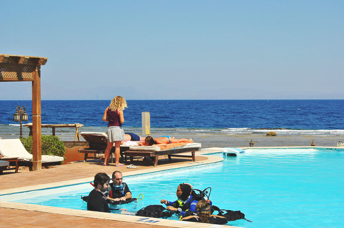 try-scuba-diving-basic Confined pool diving session - kids diving